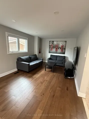16 Muzzo Court Vaughan ON L4L 3K2