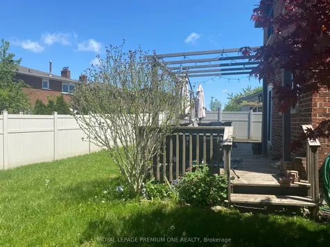 16 Muzzo Court Vaughan ON L4L 3K2