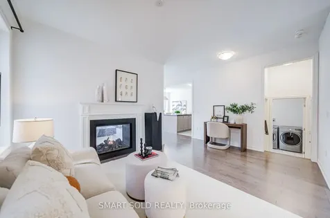 15 Forest Edge Crescent East Gwillimbury ON L9N 1R8