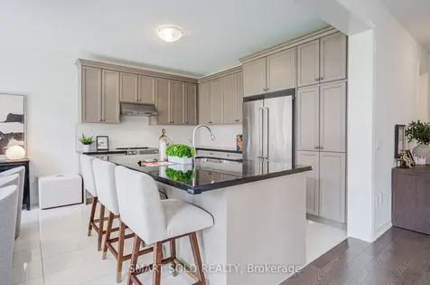 15 Forest Edge Crescent East Gwillimbury ON L9N 1R8