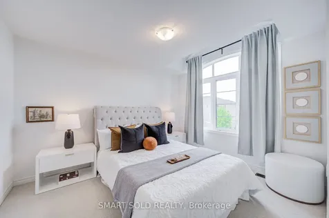 15 Forest Edge Crescent East Gwillimbury ON L9N 1R8