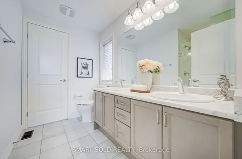15 Forest Edge Crescent East Gwillimbury ON L9N 1R8