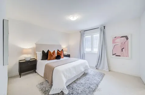15 Forest Edge Crescent East Gwillimbury ON L9N 1R8
