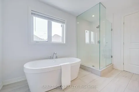 15 Forest Edge Crescent East Gwillimbury ON L9N 1R8