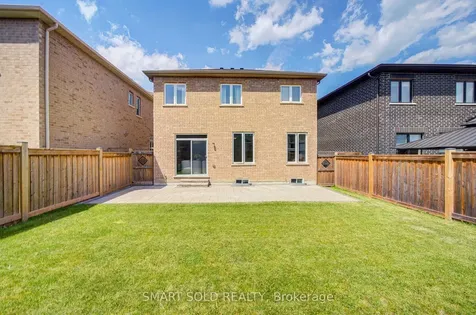 15 Forest Edge Crescent East Gwillimbury ON L9N 1R8