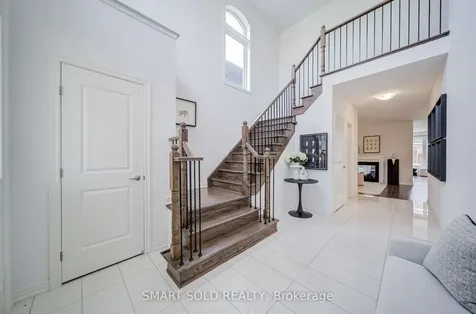 15 Forest Edge Crescent East Gwillimbury ON L9N 1R8