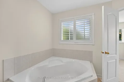 130 Fletcher Street Bradford West Gwillimbury ON L3Z 2Y9