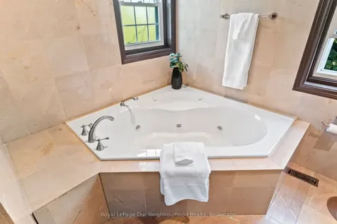 44 Gatcombe Circle Richmond Hill ON L4C 9P5