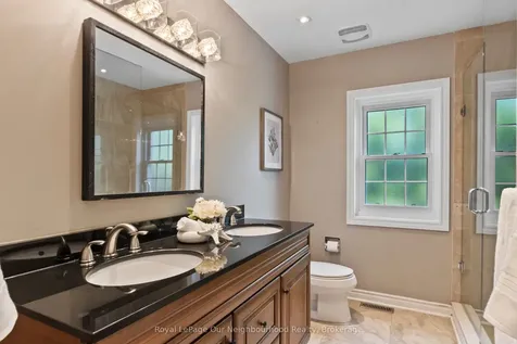 44 Gatcombe Circle Richmond Hill ON L4C 9P5