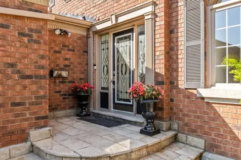 44 Gatcombe Circle Richmond Hill ON L4C 9P5