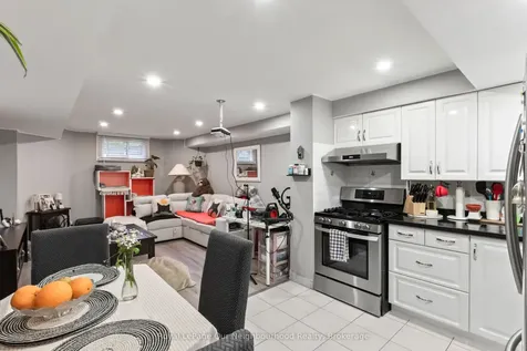 44 Gatcombe Circle Richmond Hill ON L4C 9P5