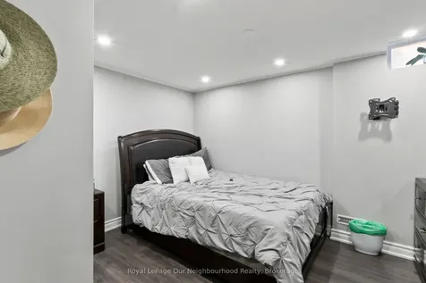 44 Gatcombe Circle Richmond Hill ON L4C 9P5