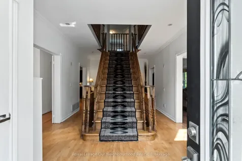 44 Gatcombe Circle Richmond Hill ON L4C 9P5