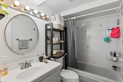 44 Gatcombe Circle Richmond Hill ON L4C 9P5