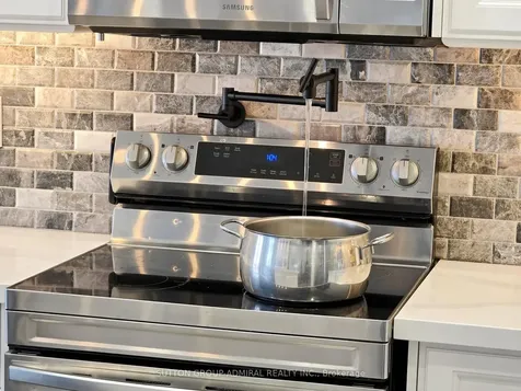 30 Cupples Farm Lane East Gwillimbury ON L0G 1M0