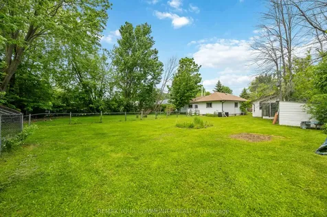 23 Laviolette Avenue Georgina ON L0E 1N0