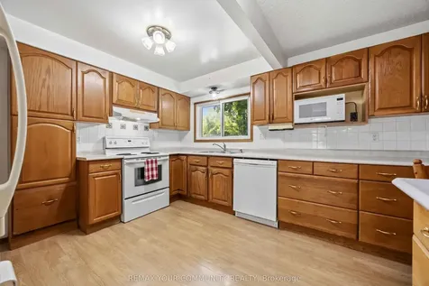 23 Laviolette Avenue Georgina ON L0E 1N0