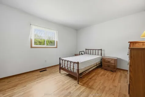 23 Laviolette Avenue Georgina ON L0E 1N0