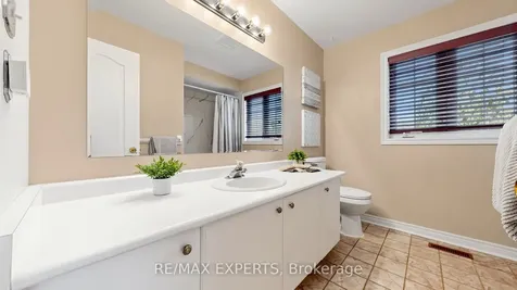 229 Rosanna Crescent Vaughan ON L6A 2T3
