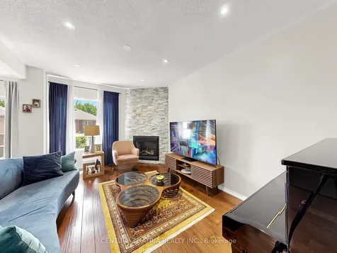 122 Fadine Road Newmarket ON L3X 2P2