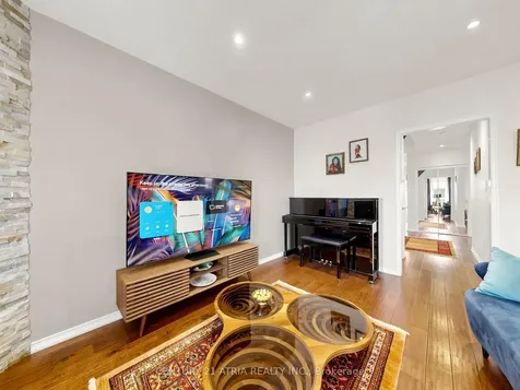 122 Fadine Road Newmarket ON L3X 2P2