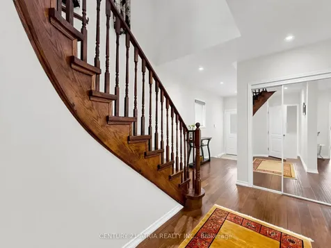 122 Fadine Road Newmarket ON L3X 2P2
