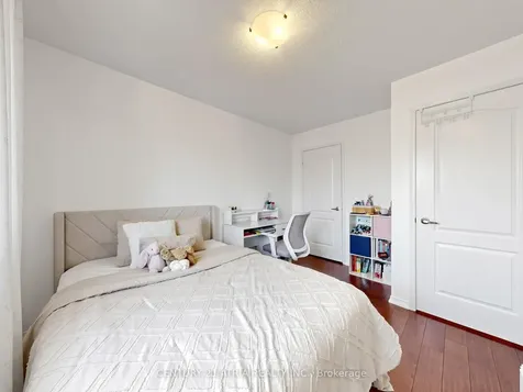 122 Fadine Road Newmarket ON L3X 2P2