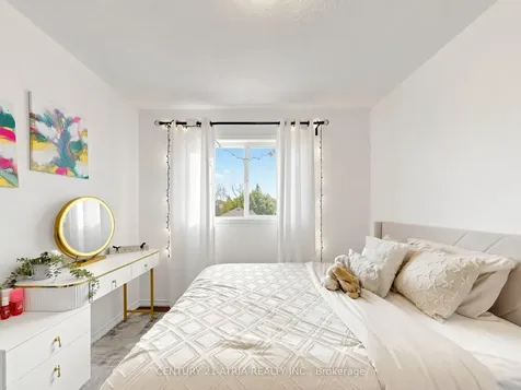 122 Fadine Road Newmarket ON L3X 2P2