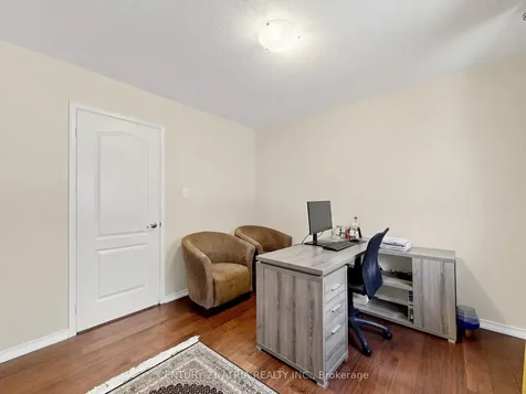 122 Fadine Road Newmarket ON L3X 2P2