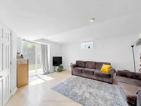 122 Fadine Road Newmarket ON L3X 2P2