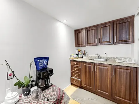 122 Fadine Road Newmarket ON L3X 2P2