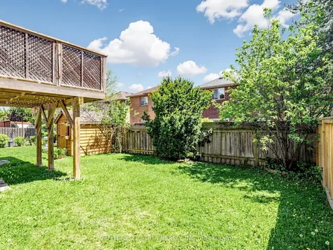 122 Fadine Road Newmarket ON L3X 2P2
