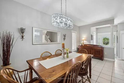 142 Denise Circle Newmarket ON L3X 2K1