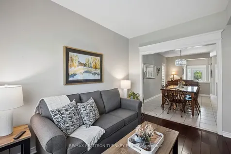 142 Denise Circle Newmarket ON L3X 2K1