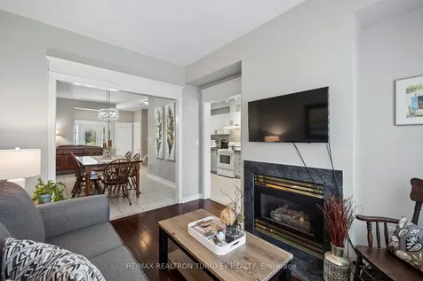 142 Denise Circle Newmarket ON L3X 2K1