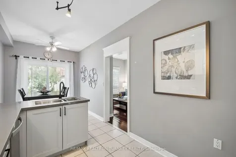 142 Denise Circle Newmarket ON L3X 2K1