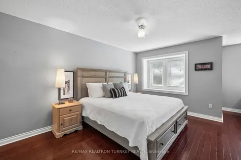 142 Denise Circle Newmarket ON L3X 2K1