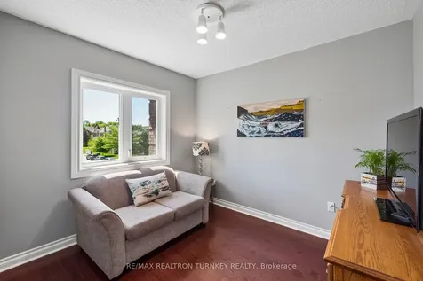 142 Denise Circle Newmarket ON L3X 2K1