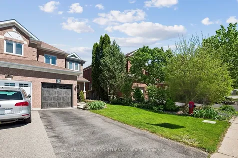 142 Denise Circle Newmarket ON L3X 2K1
