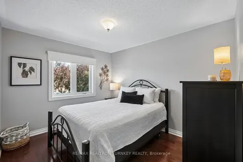 142 Denise Circle Newmarket ON L3X 2K1