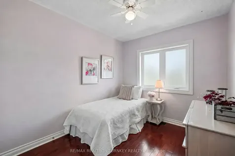 142 Denise Circle Newmarket ON L3X 2K1