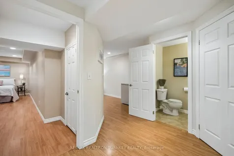 142 Denise Circle Newmarket ON L3X 2K1