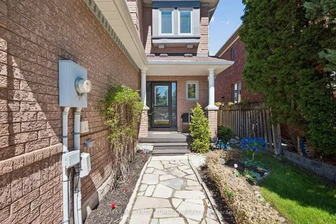 142 Denise Circle Newmarket ON L3X 2K1
