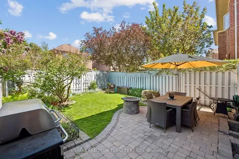 142 Denise Circle Newmarket ON L3X 2K1