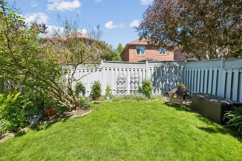 142 Denise Circle Newmarket ON L3X 2K1