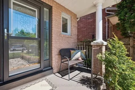 142 Denise Circle Newmarket ON L3X 2K1
