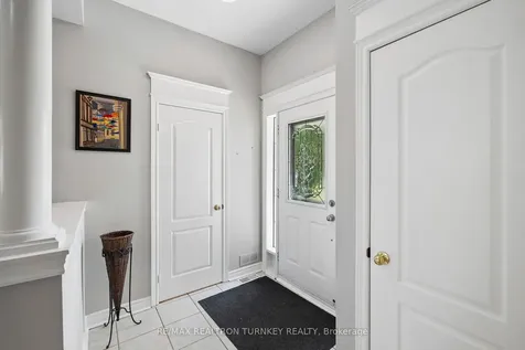 142 Denise Circle Newmarket ON L3X 2K1
