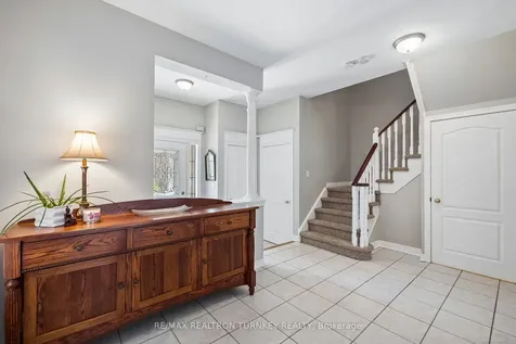 142 Denise Circle Newmarket ON L3X 2K1