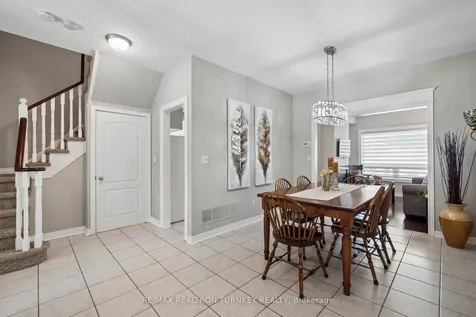 142 Denise Circle Newmarket ON L3X 2K1