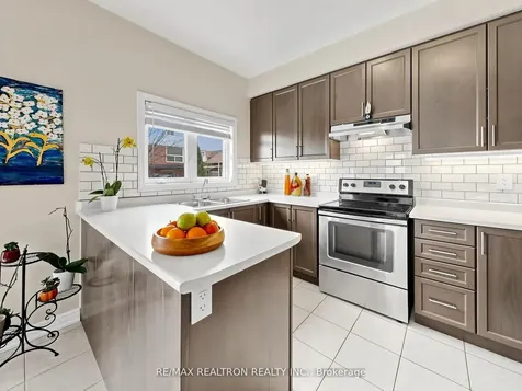 69 Matthewson Avenue W Bradford West Gwillimbury ON L3Z 0N8